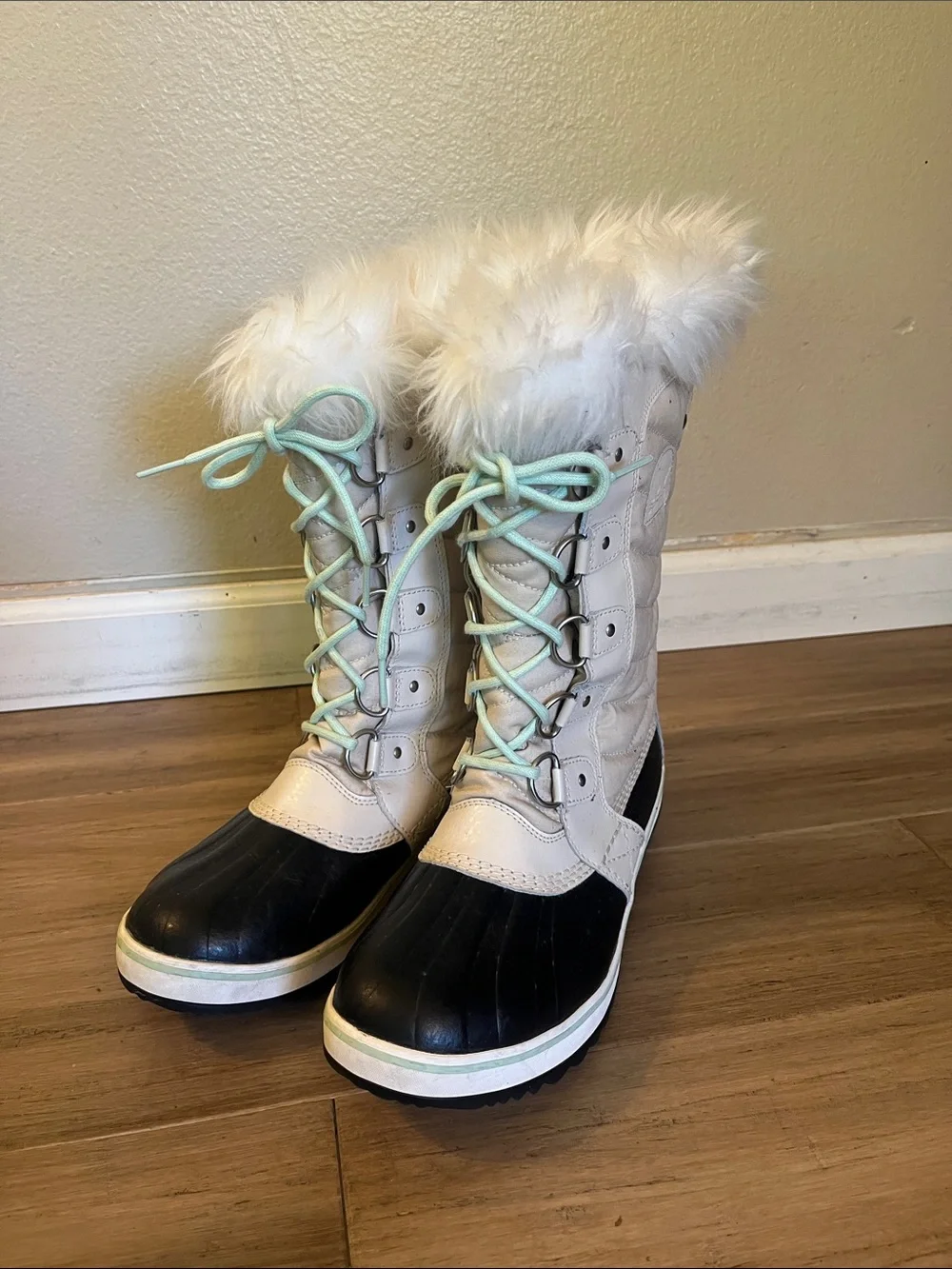 Sorel Tofino II Faux Fur Lined Waterproof Boot Womens 9